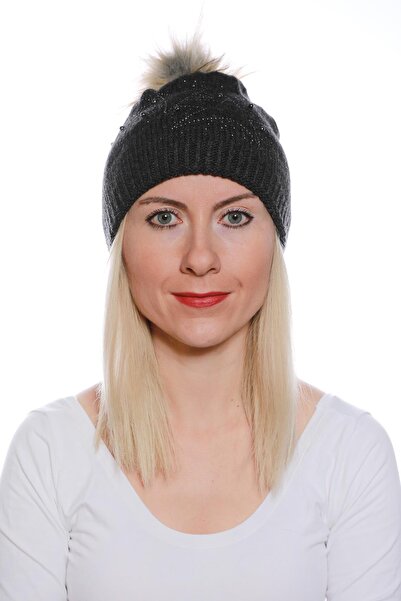 toptanhanem Шапка с помпони от камък - зимно аксесоар, съчетаващо стил и топл...