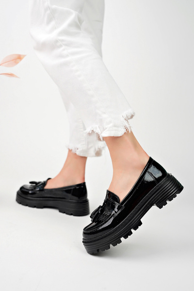 tuwoshoes Kadın Kalın Tabanlı Püsküllü Siyah Rugan Loafer Kolej Ayakkabısı