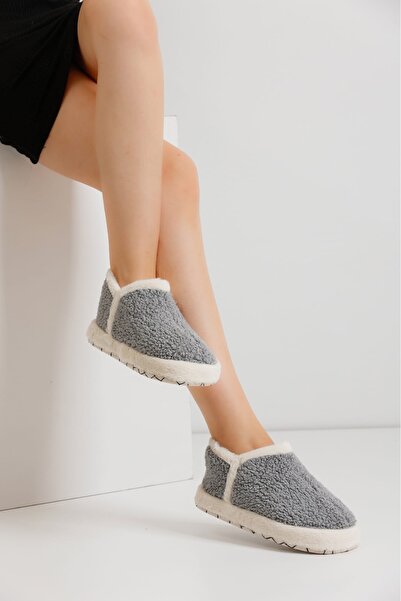 İpek Women's Fluffy Plush Noiseless Anti-Slip Thick Sole Home Shoes