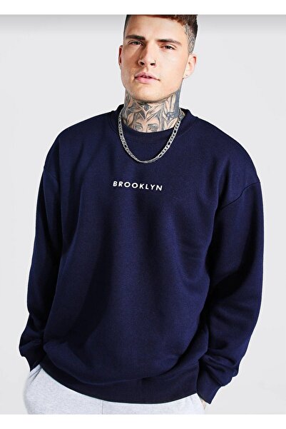 YÜKSEL IŞIK سويت شيرت برقبة دائرية لون كحلي بروكلين مطبوع مقاس كبير للجنسين