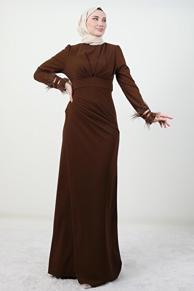 Giza Giyim Φόρεμα με πλισέ στο πλάι και ουρά σε καφέ χρώμα