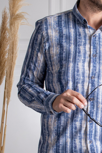 Sarar Інтерв'ю Сарар Гояс Смугаста сорочка slim fit з коміром на ґудзиках, синя