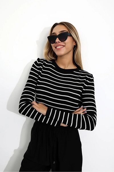 Laluvia Pulover negru din tricot cu dungi cu decolteu