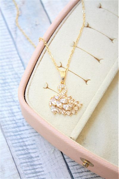 Neva GOLD PLATED FORCE CHAIN WHITE MUKIC ZIRCON STONE SWAN MOUNT NECKLACE