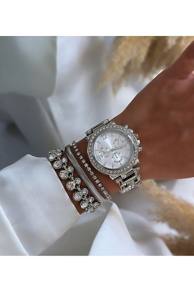 Has Silver Jewelled Clock