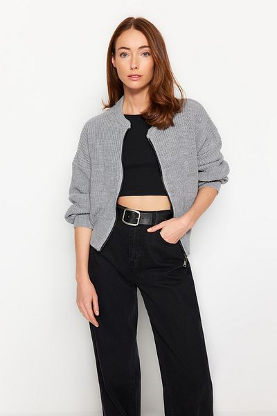 Trendyol Collection Grauer Strickcardigan mit Bomberkragen TWOAW24HI00153