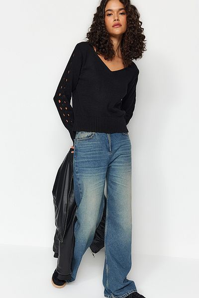 Trendyol Collection Pulover negru de tricotaj cu decolteu în V ajurat/găuri TWOAW24KZ01217