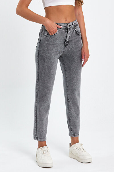 comfort jeans بنطال جينز أمي جينز ذو خصر مرتفع بلون رمادي ثلجي وملمس ناعم ومريح