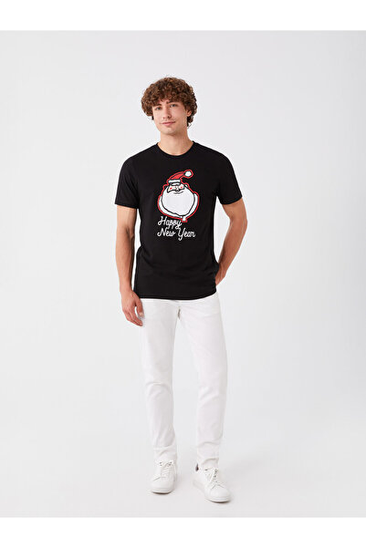 LC Waikiki Kurzärmliges Herren-T-Shirt aus gekämmter Baumwolle mit Rundhalsausschnitt und Neujahrsmotiv