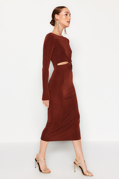 Trendyol Collection Hnědé vypasované pletené okénko/detailní elegantní večerní šaty TPRAW24EL00061