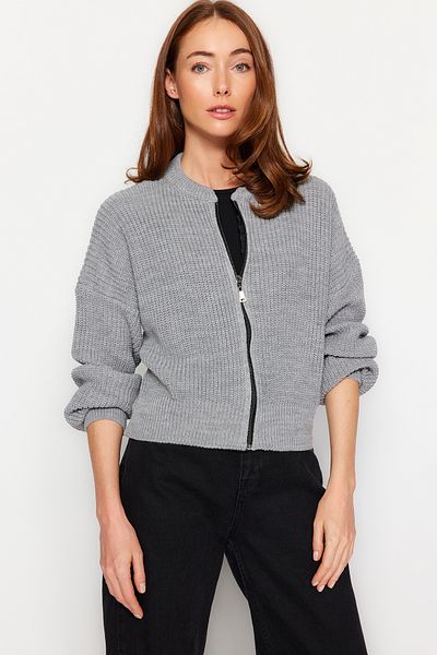 Trendyol Collection Grauer Strickcardigan mit Bomberkragen TWOAW24HI00153