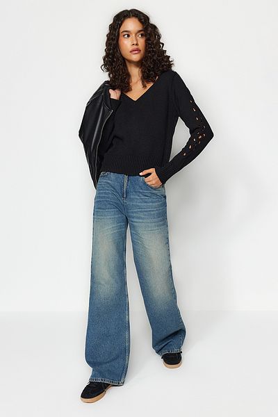 Trendyol Collection Pulover negru de tricotaj cu decolteu în V ajurat/găuri TWOAW24KZ01217