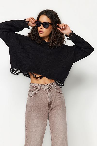Trendyol Collection Black Crop Super Wide Fit puha texturált kötöttáru pulóver TWOAW24KZ00319