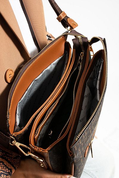 POLO style Geantă de umăr și crossbody model poștal foarte utilă - 8 compartimente 2068