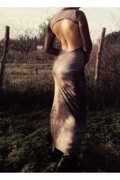 elegante moda Sırt dekolteli, uzun kollu tül elbise