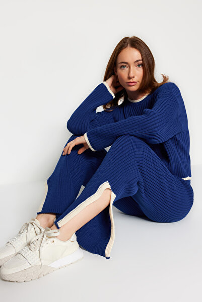 Trendyol Collection Синій трикотажний комплект з кольоровими вставками TWOAW24AU00021