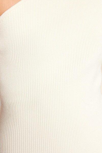 Dilvin 90126 Magas nyakú, vállas egyujjú kötöttáru ruha