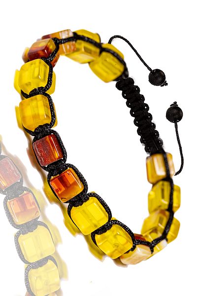 Tesbih Atölyesi Manufacturer Certified Cube Cut Yellow Cherry Natural Drop Amber Bracelet