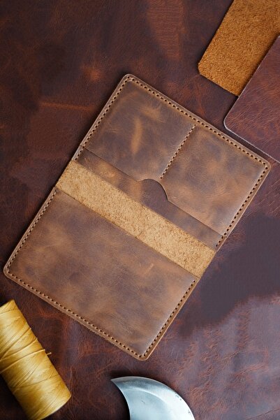 Lost Slope محفظة جواز سفر مصنوعة يدويًا من الجلد الطبيعي