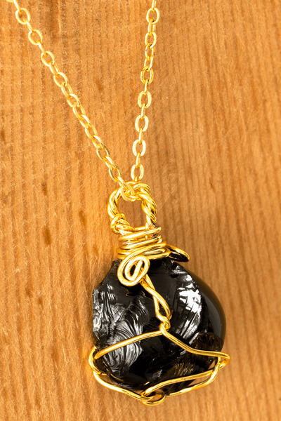 Tesbih Atölyesi Sertifikalı Ham Tel Sargılı Obsidyen Taşı Kolye - Altın Kaplama