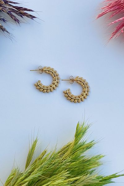 The Collection Karmaz Women's Leaf Patterned Gold Twist Earrings
