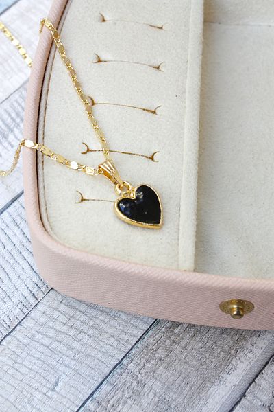 Neva GOLD PLATED ARPA CHAIN BLACK MINI HEART BIGUTER NECKLACE