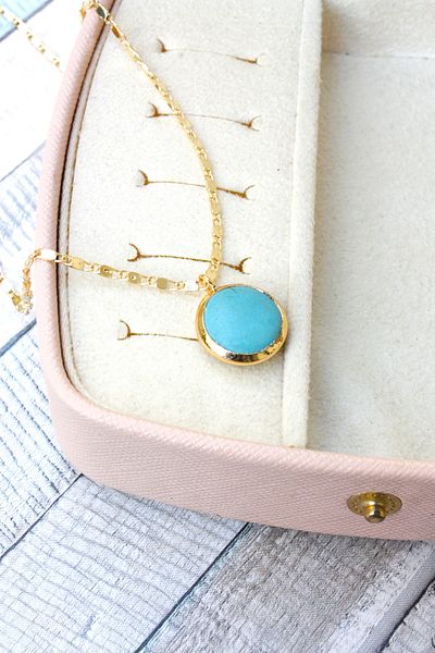 Neva GOLD PLATED ARPA CHAIN ROUND TURQUOISE STONE BIGUTER NECKLACE