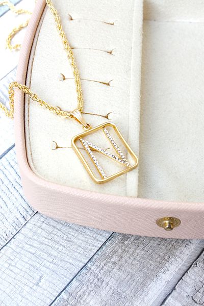 Neva GOLD PLATED WICKER CHAIN ZIRCON STONE LETTER BIGUTER NECKLACE