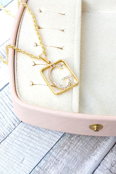 Neva GOLD PLATED WICKER CHAIN ZIRCON STONE LETTER BIGUTER NECKLACE