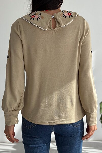 FEMELLE Pulover de damă, bej, cu guler cu salopete brodate