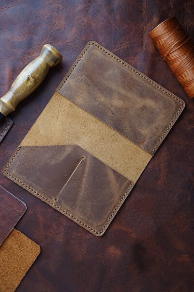 Lost Slope محفظة جواز سفر مصنوعة يدويًا من الجلد الطبيعي