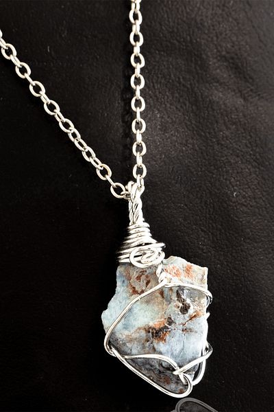 Tesbih Atölyesi Certified Raw Unprocessed Wire Wrapped Blue Quartz Stone Necklace