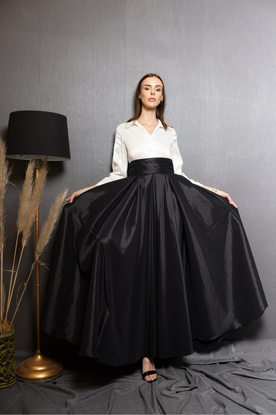 aylin yılmaz Casandra Siyah-Beyaz Yakası Taş İşlemeli Bel Kemeri Drapeli Uzun Zarif Zamansız Davet Elbisesi