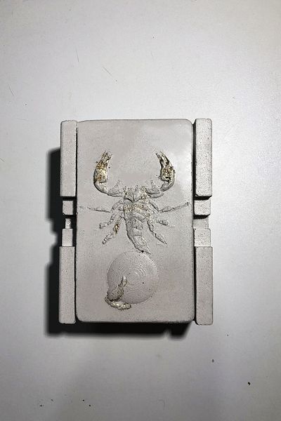 RocArt Home Σειρά Zodiac Τσιπς από σκυρόδεμα Scorpio Scorpion Zodiac με χρυσό φύλλο
