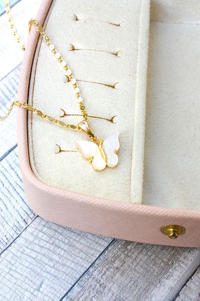 Neva GOLD PLATED ARPA CHAIN WHITE COLOR BUTTERFLY BIGUTER NECKLACE