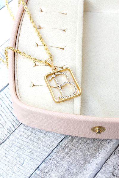 Neva GOLD PLATED WICKER CHAIN ZIRCON STONE LETTER BIGUTER NECKLACE