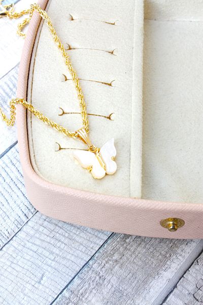 Neva GOLD PLATED WICKER CHAIN WHITE COLOR BUTTERFLY BIGUTER NECKLACE