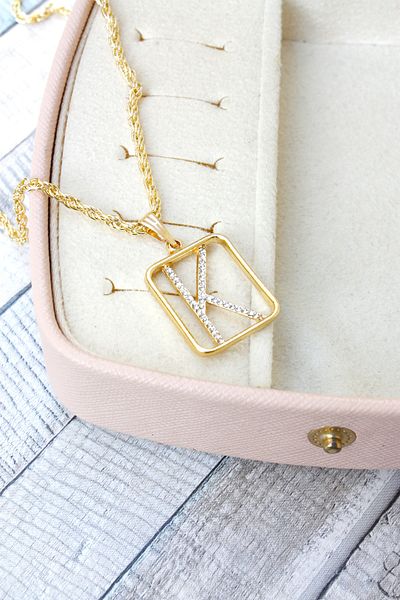 Neva GOLD PLATED WICKER CHAIN ZIRCON STONE LETTER BIGUTER NECKLACE