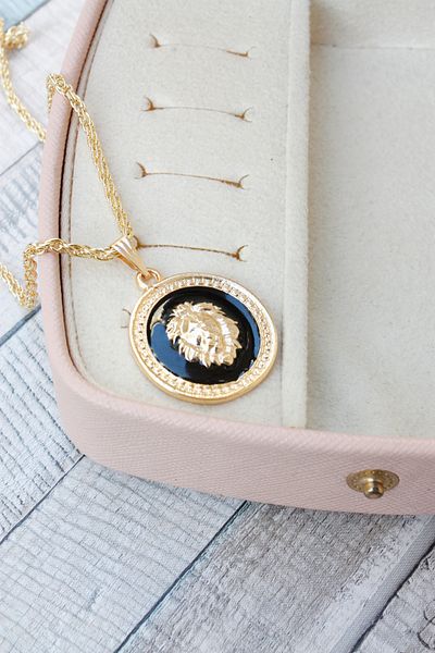 Neva GOLD PLATED WICKER CHAIN BLACK MINI LION MOTIFED MEDALLION NECKLACE