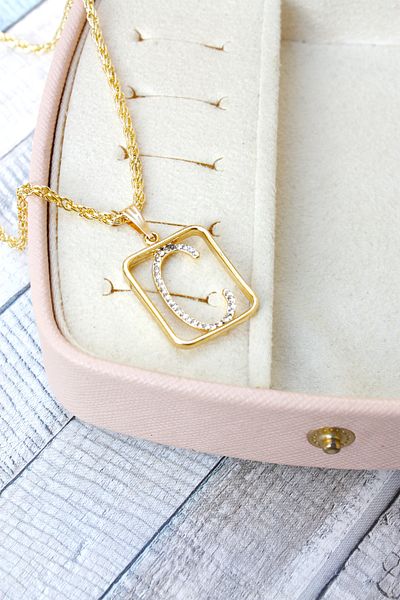 Neva GOLD PLATED WICKER CHAIN ZIRCON STONE LETTER BIGUTER NECKLACE