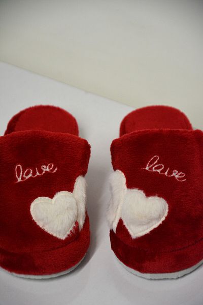 SUNSTEP Women's Winter Love Heart Figure Embroidery Embroidered House Slippers