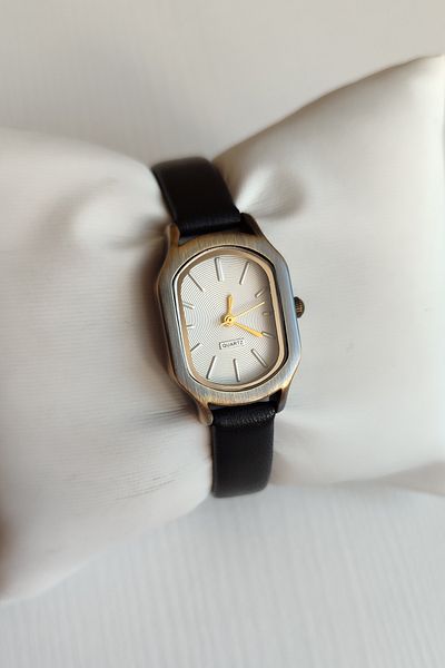 Ricardo Ricardo Women's Wristwatch - New Fashion, Leather Band, Color Dxd336