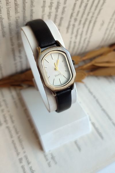 Ricardo Ricardo Women's Wristwatch - New Fashion, Leather Band, Color Dxd336