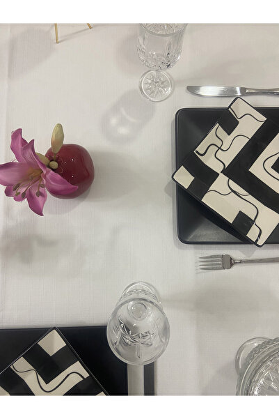 Zeren Home Self Patterned Carefree Tablecloth