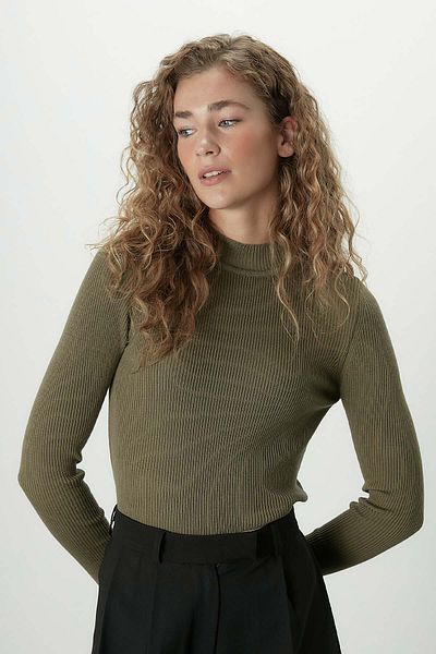 Manuka Rollkragenpullover mit Strickmuster in Khaki