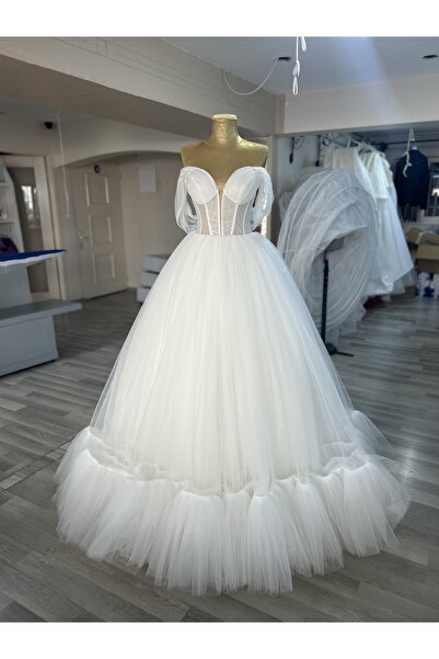 TUĞÇE ÜNVERENLER Helen model düşük kollu farbalı hafif prenses krem gelinlik