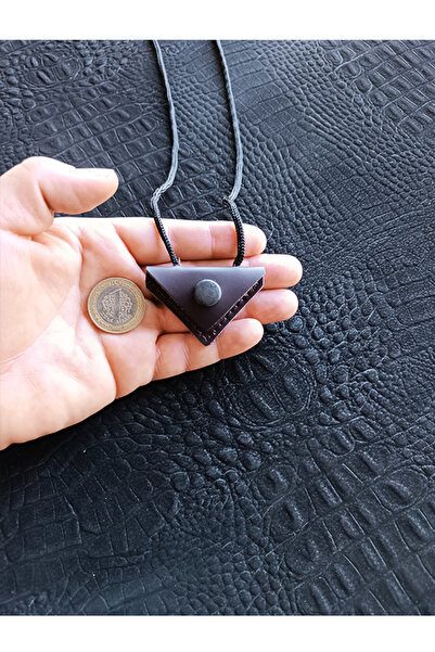 ViP GiFT تميمة صغيرة من الجلد الطبيعي مصنوعة يدويًا على شكل مثلث