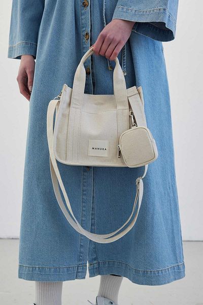 Manuka CANVAS-TASCHE MIT MINI-BRIEFTASCHENDETAIL NATUR