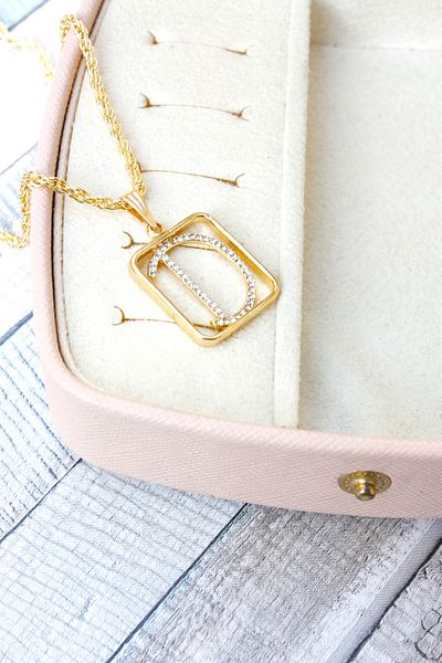 Neva GOLD PLATED WICKER CHAIN ZIRCON STONE LETTER BIGUTER NECKLACE