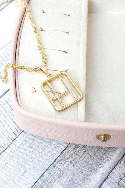 Neva GOLD PLATED WICKER CHAIN ZIRCON STONE LETTER BIGUTER NECKLACE